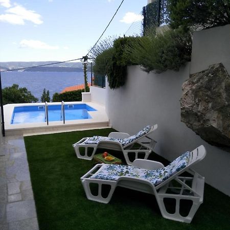 אומיס Private Pool And Sea View Apartment מראה חיצוני תמונה