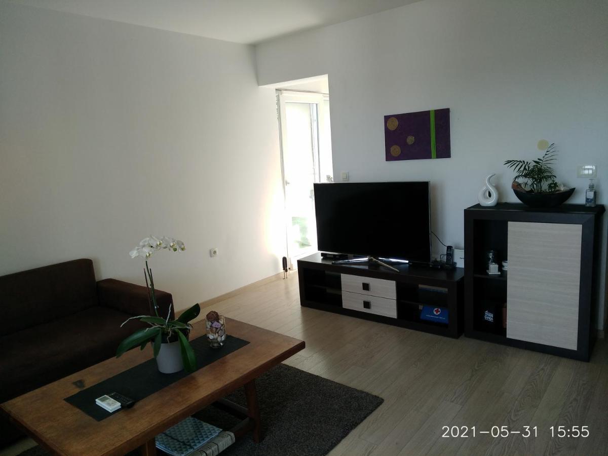 אומיס Private Pool And Sea View Apartment מראה חיצוני תמונה
