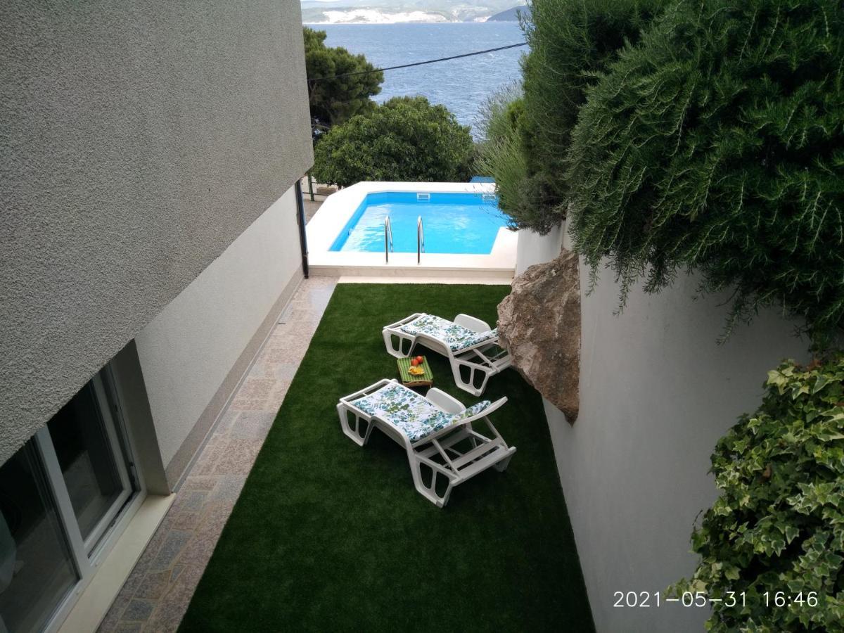 אומיס Private Pool And Sea View Apartment מראה חיצוני תמונה
