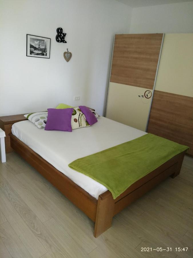אומיס Private Pool And Sea View Apartment מראה חיצוני תמונה