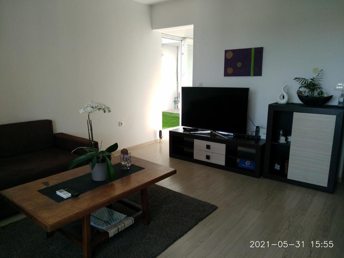 אומיס Private Pool And Sea View Apartment מראה חיצוני תמונה