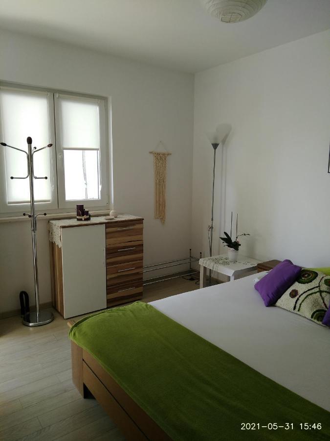 אומיס Private Pool And Sea View Apartment מראה חיצוני תמונה