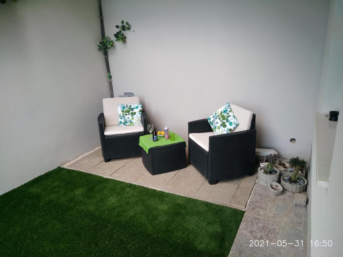 אומיס Private Pool And Sea View Apartment מראה חיצוני תמונה