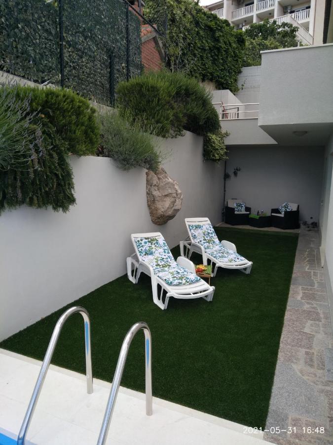 אומיס Private Pool And Sea View Apartment מראה חיצוני תמונה