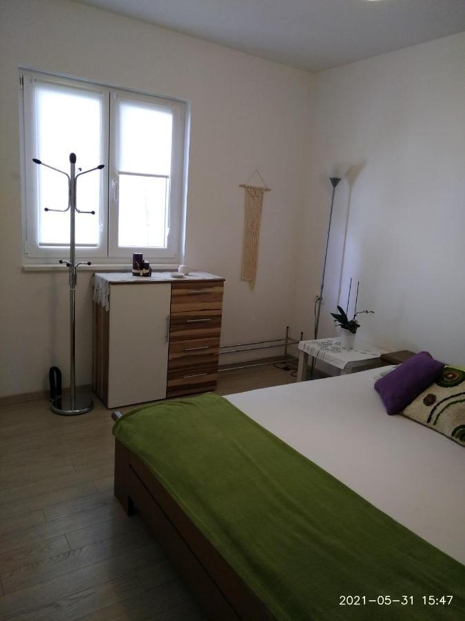 אומיס Private Pool And Sea View Apartment מראה חיצוני תמונה